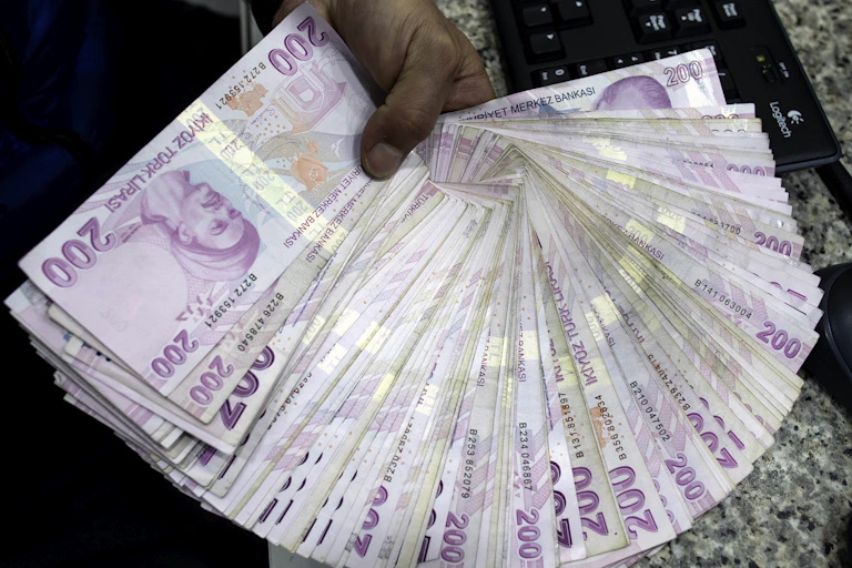 Pile of fanned out lira notes