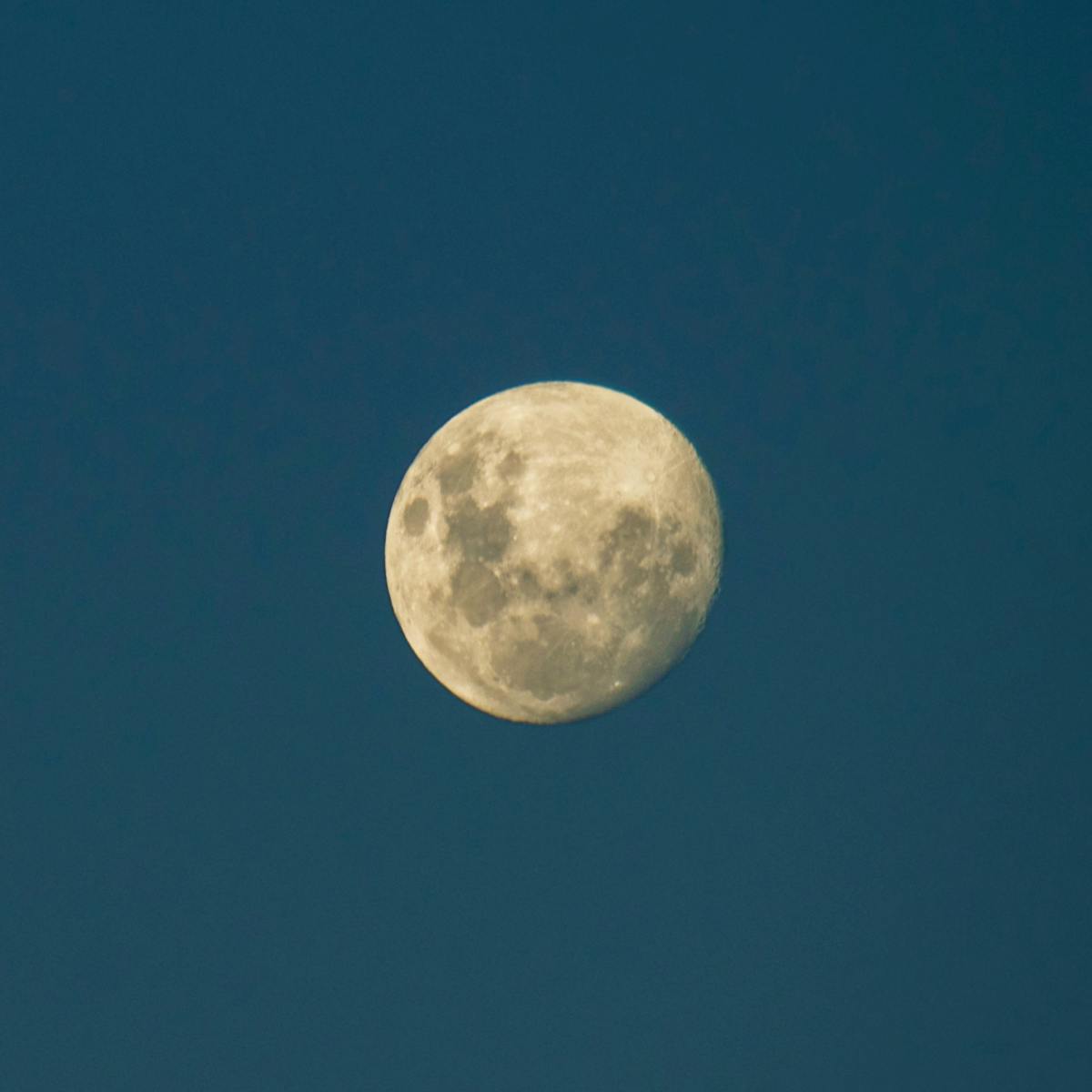 Why is the Moon bright? Is Easter a full moon? How long does a ...