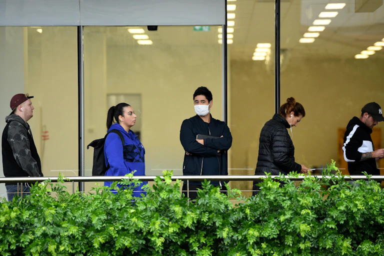 People lined up outside Centrelink at the height of the COVID crisis in 2020.