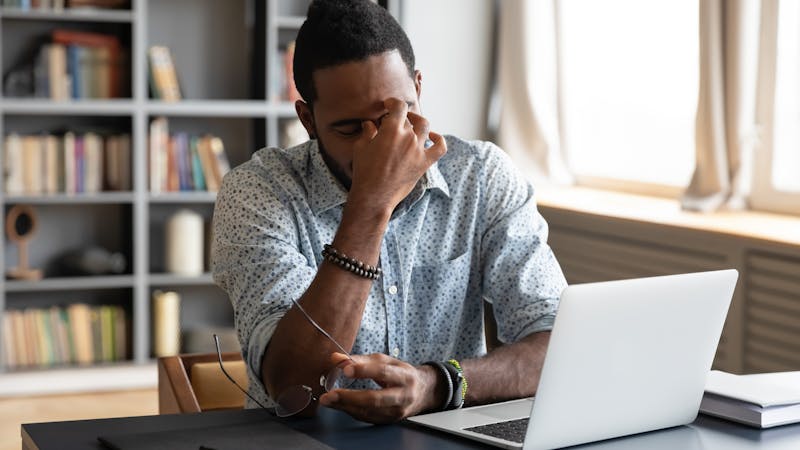 Por qué sentimos fatiga ocular y cómo podemos evitarla Por qué sentimos fatiga ocular y cómo podemos evitarla