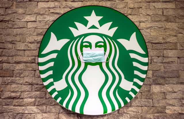 Logo de Starbucks avec un masque
