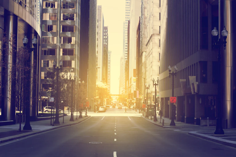 Une rue de Chicago sous le soleil.