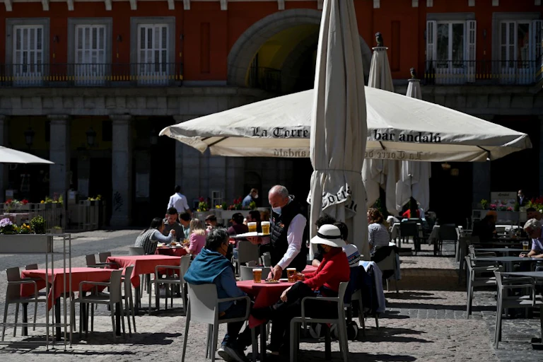Sur la Plaza Mayor de Madrid, le 25 mars 2021.