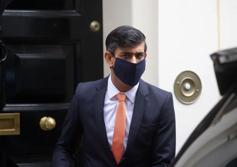 Rishi Sunak in Downing Street wearing a face mask