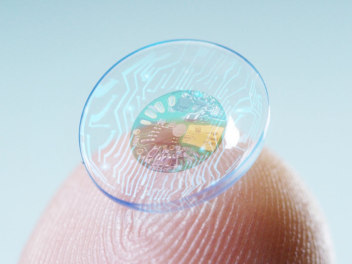 Reciteren gloeilamp doel High-tech contact lenses are straight out of science fiction — and may  replace smartphones