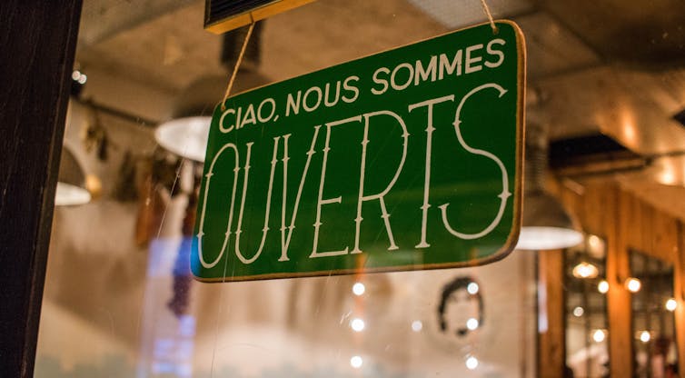 Ouverts sign in green with white lettering