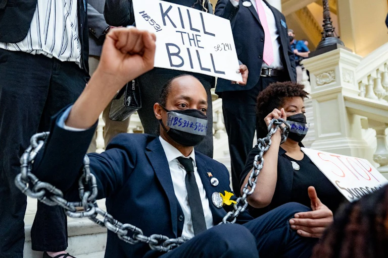 Sit-in au Capitole de la Géorgie, à Atlanta, le 8 mars 2021.