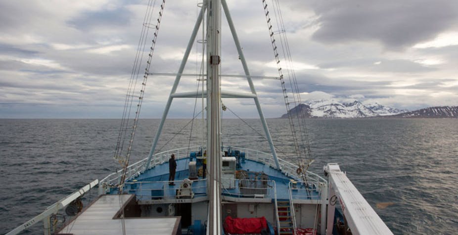 Navire de recherche Lance dans la haute mer arctique norvégienne (juillet 2015).