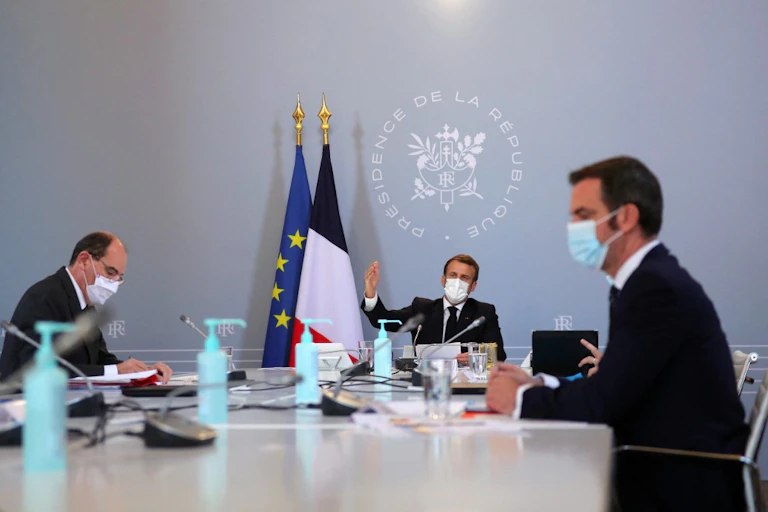 Jean Castex, Emmanuel Macron et Olivier Véran en réunion.