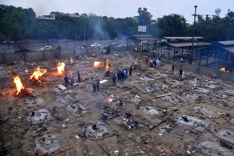 Mass funeral pyres in India