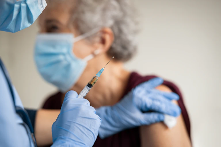 Senior receiving vaccine
