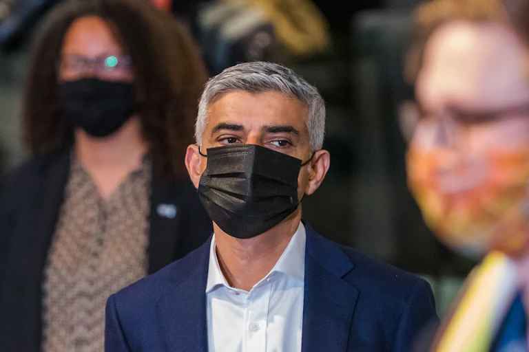 Sadiq Khan wearing a face mask.
