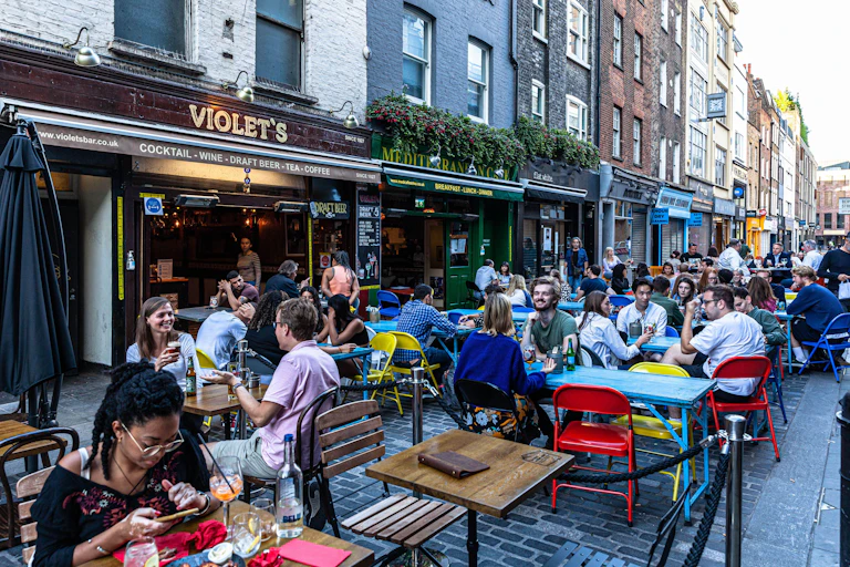 Al fresco diners in London