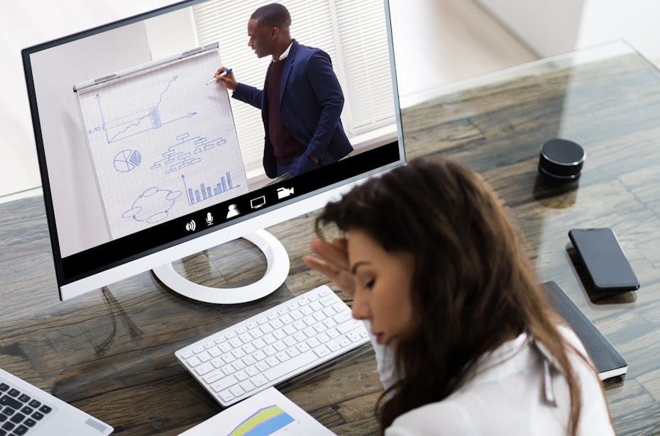 Distracted student struggles to watch an online lecture