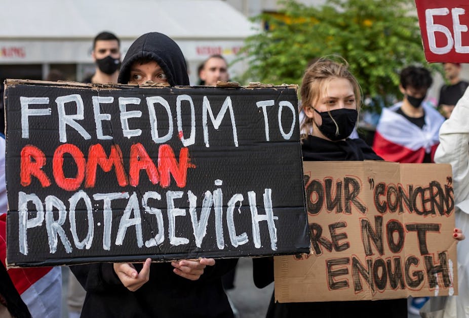 Manifestation devant les bureaux de la Commission européenne à Varsovie, le 24 mai 2021, pour demander la libération de l'opposant biélorusse Roman Protassevitch