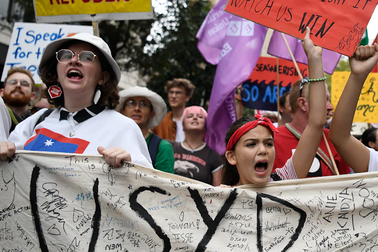 teens protest at climate rally