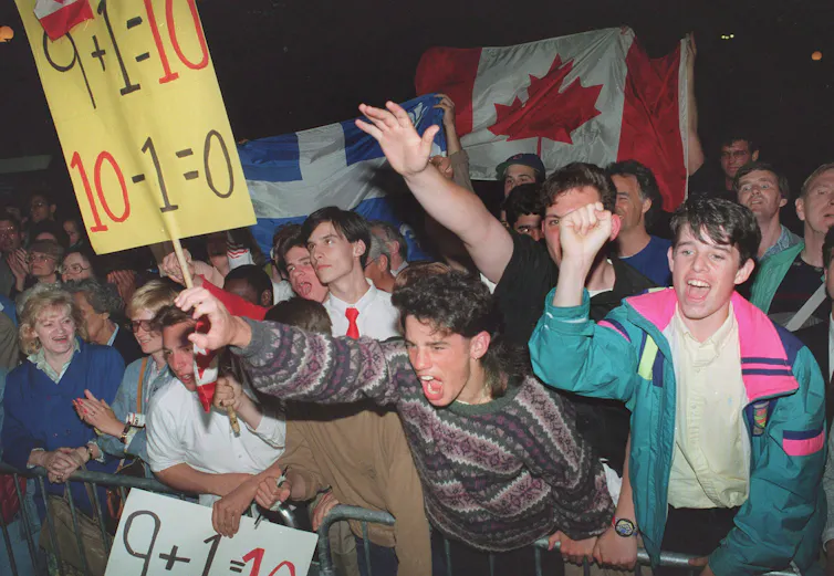 Pro-Meech Lake demonstrators wave pro-Canada signs.