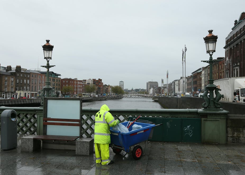 Street cleaner on Dublin's Grattan bridge