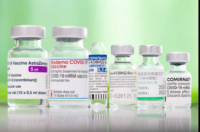 viales de vacunas de diferentes empresas