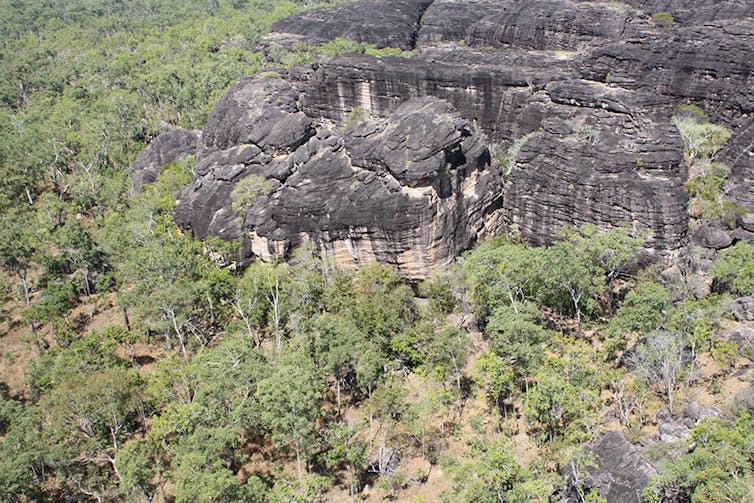 Threat or trading partner? Sailing vessels in northwestern Arnhem Land rock art reveal different attitudes to visitors