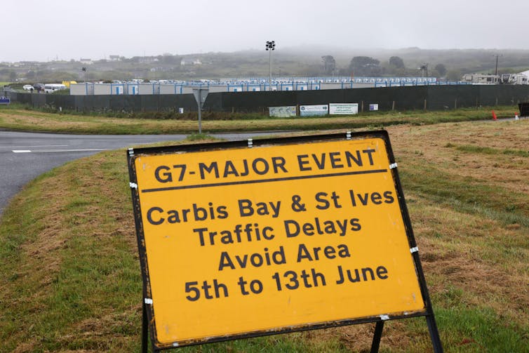 Roadsign para la cumbre del G7 en Cornwall.