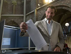 Thierry Baudet casts a ballot.