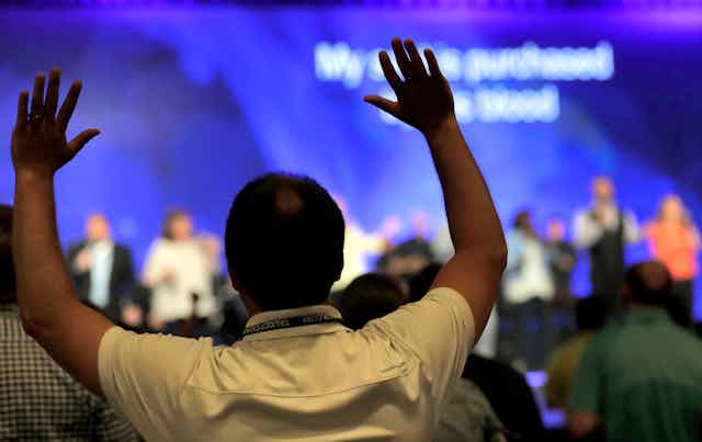 People worshiping during the Southern Baptist Convention annual meeting in 2007.