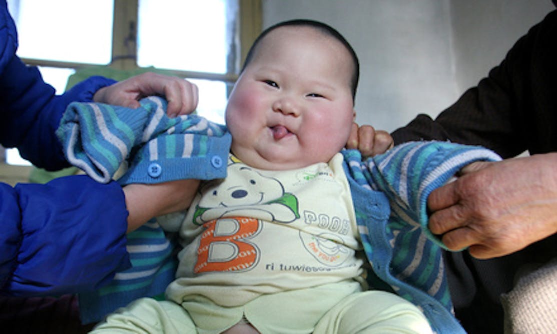 Родился ужасный ребенок. Маленький китаец. Китайские Новорожденные дети.