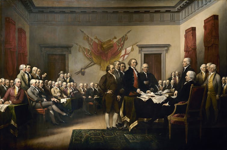 Een schilderij van vijf mannen die papieren presenteren aan een groep mannen