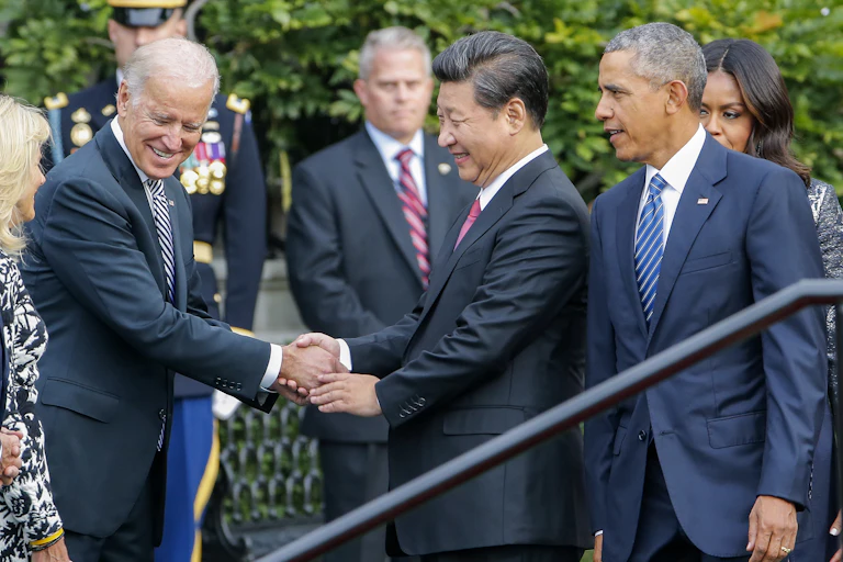Joe Biden shakes hands with Xi Jinping while Barack Obama looks on