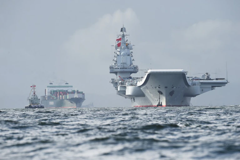 Le porte-avions chinois Liaoning