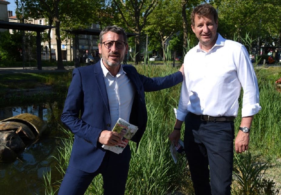 Matthieu Orphelin, candidat en région Pays de la Loire pour la liste "l'Ecologie ensemble", pose avec Yannick Jadot, leader d'Europe Ecologie Les Verts.