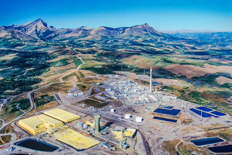 Arial image of Alberta oilsands facility