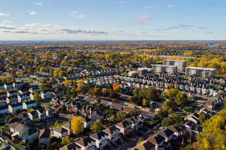 Vue aérienne de la ville de Laval