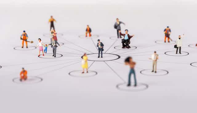 Human figurines connected in a social network