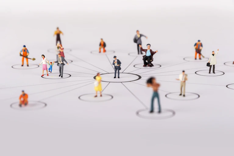 Human figurines connected in a social network