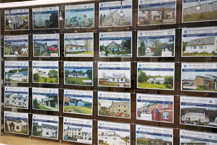 Houses for sale advertised in an estate agent's window