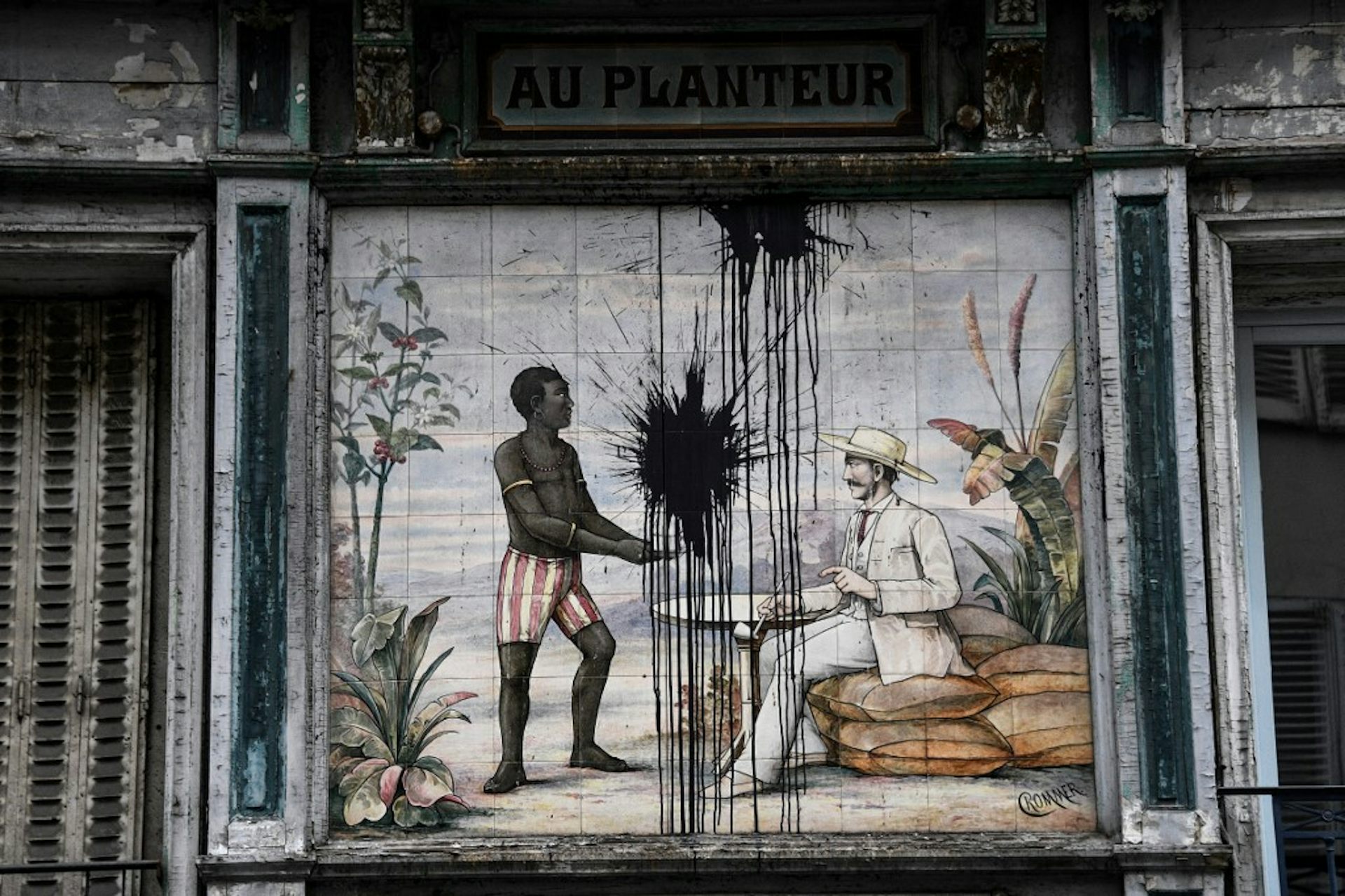 Fresque de l'époque coloniale à Paris
