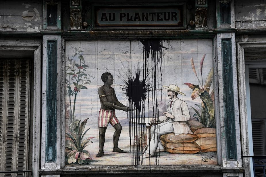 Fresque de l'époque coloniale à Paris