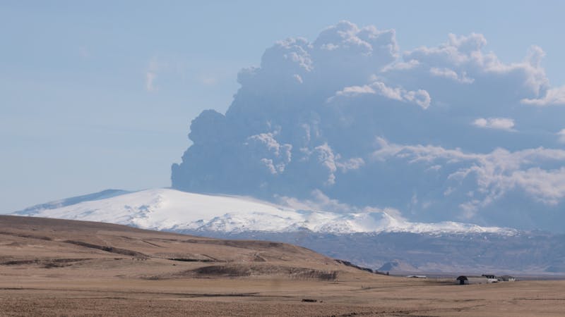 El papel de los volcanes en los cambios climáticos y las grandes extinciones El papel de los volcanes en los cambios climáticos y las grandes extinciones