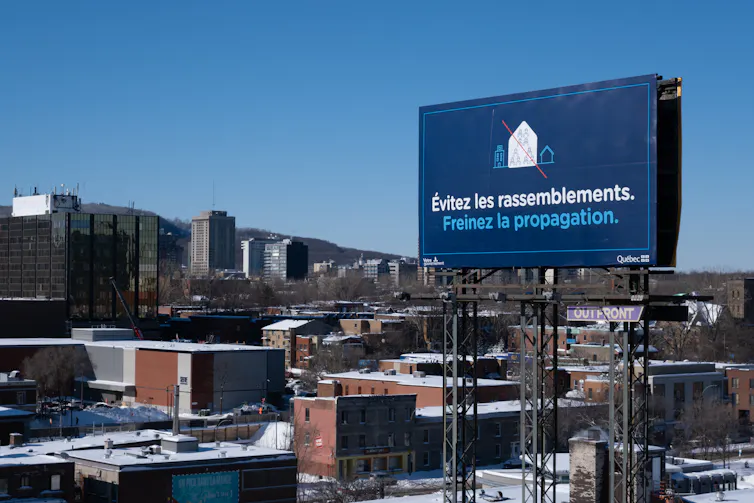 Panneau invitant les Montréalais à rester chez eux