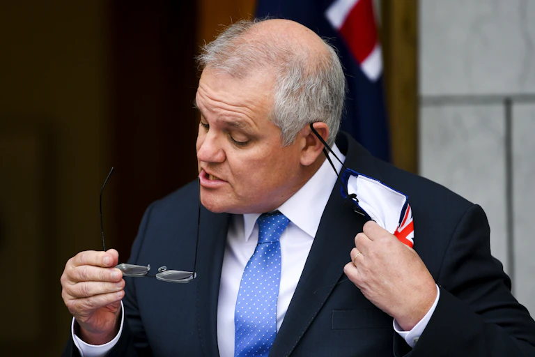 Scott Morrison, removing his mask