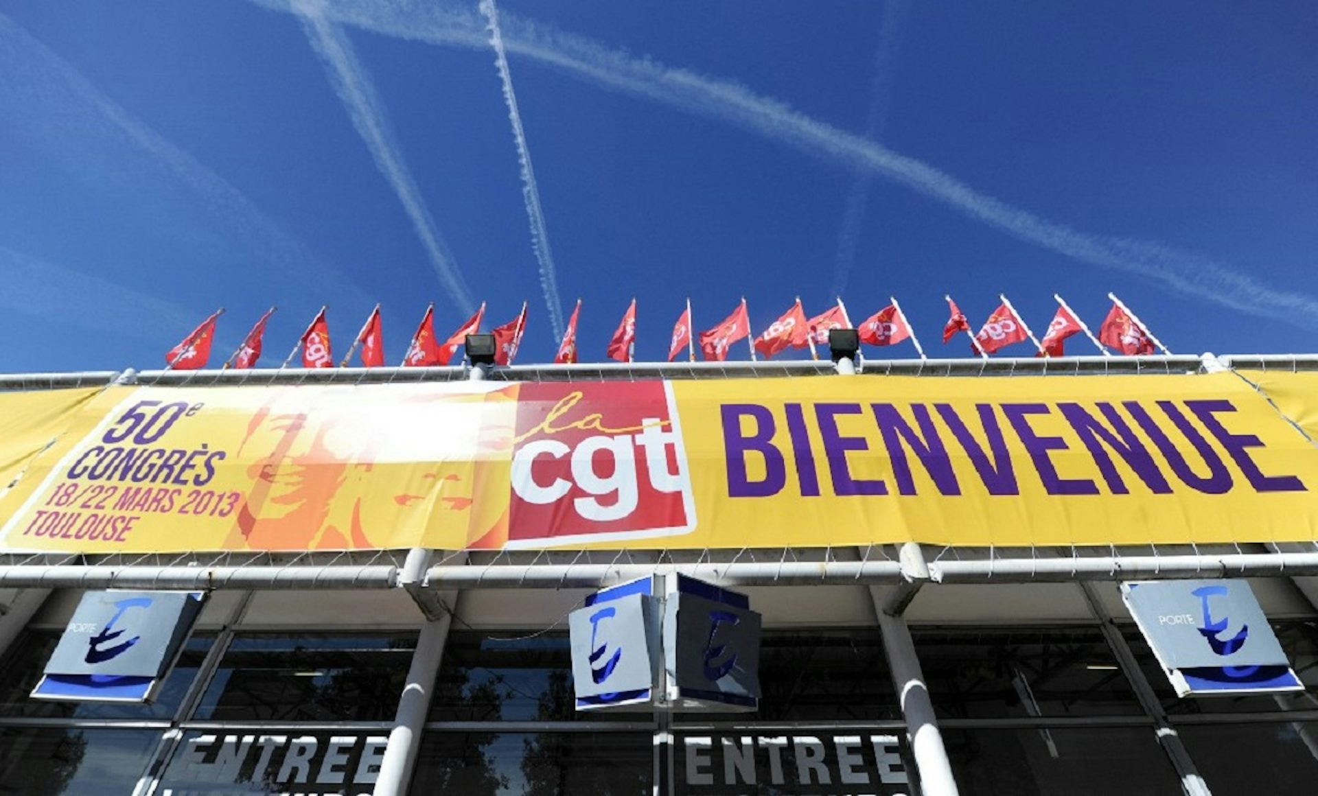 Une bannière pour le 50ème congrès de la CGT, au parc des expositions de Toulouse, en mars 2013.