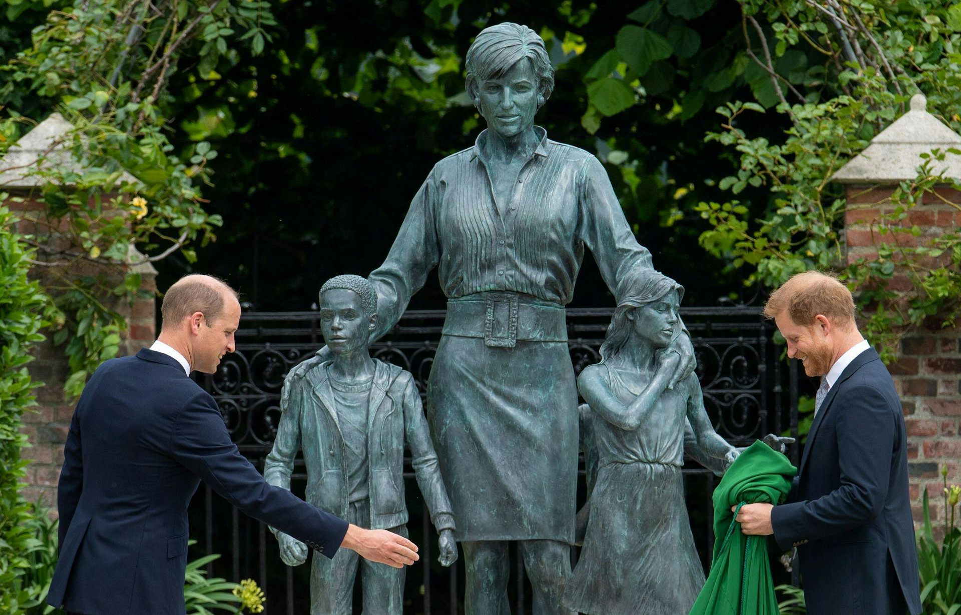 Diana statue and the tension between the public and private British