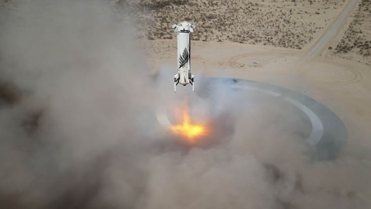Nuevo aterrizaje de Shepard Booster después de un vuelo de prueba sin tripulación. Origen azul