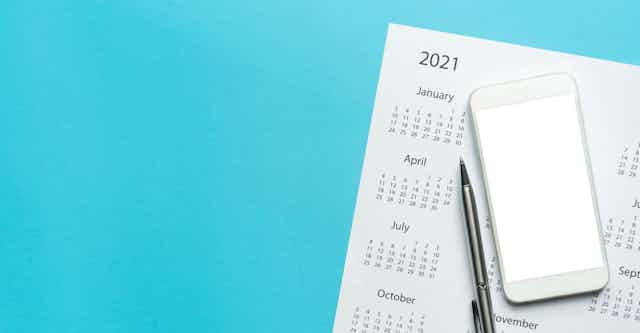 2021 calendar with pen and smartphone