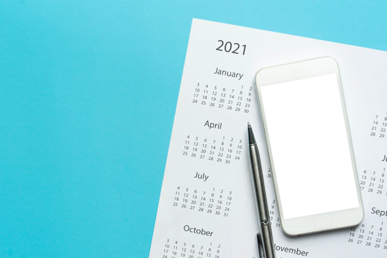 2021 calendar with pen and smartphone