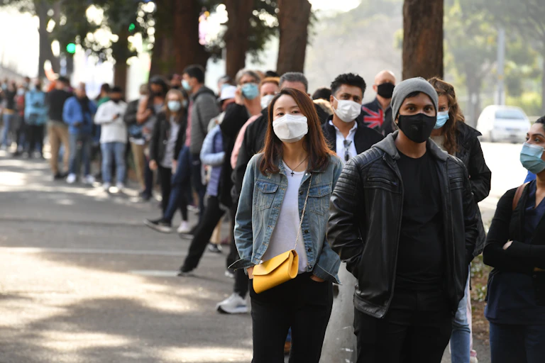 Sydneysiders line up for to get a COVID vaccination.