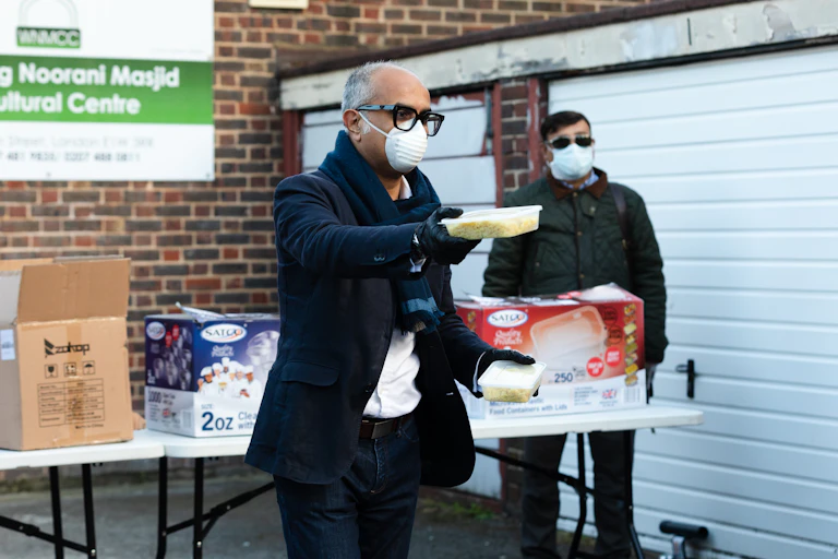 Members of Wapping Mosque distributing food during the pandemic