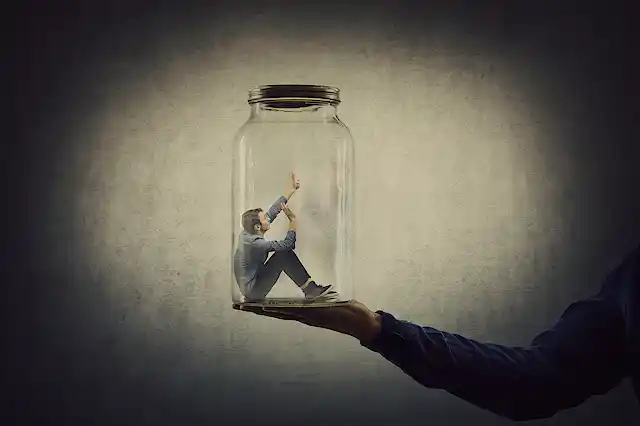 Aislamiento, desconfianza e individualismo: tres sentimientos que dominan el presente